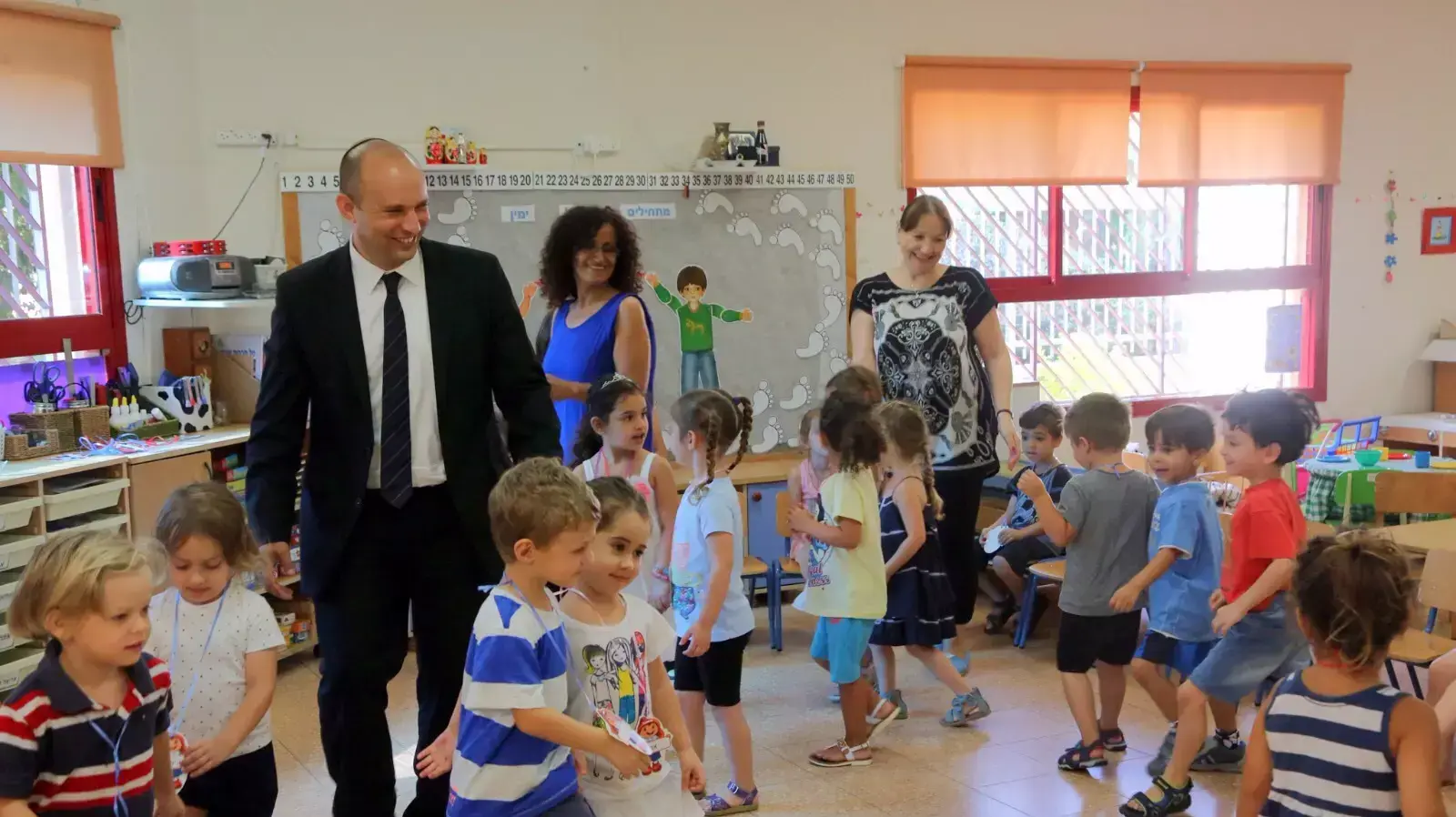 שר החינוך, נפתלי בנט, פותח את שנת הלימודים ברעננה בבית הספר אריאל. 1 בספטמבר 2015 שר החינוך, נפתלי בנט, פותח את שנת הלימודים ברעננה בבית הספר אריאל. 1 בספטמבר 2015