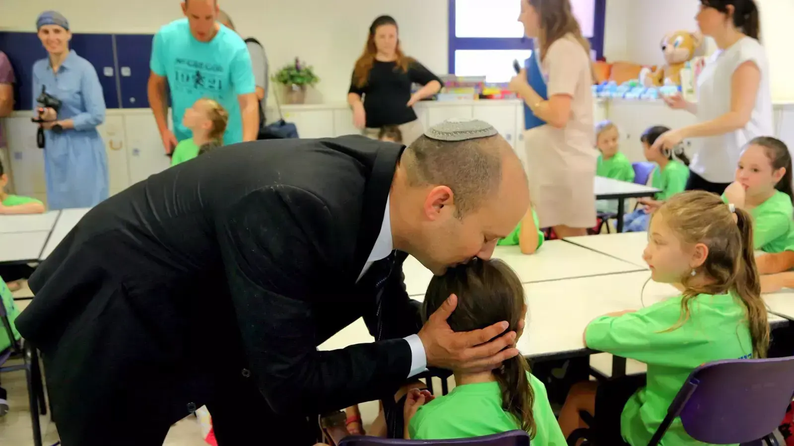 שר החינוך, נפתלי בנט, פותח את שנת הלימודים ברעננה בבית הספר אריאל. 1 בספטמבר 2015 שר החינוך, נפתלי בנט, פותח את שנת הלימודים ברעננה בבית הספר אריאל. 1 בספטמבר 2015