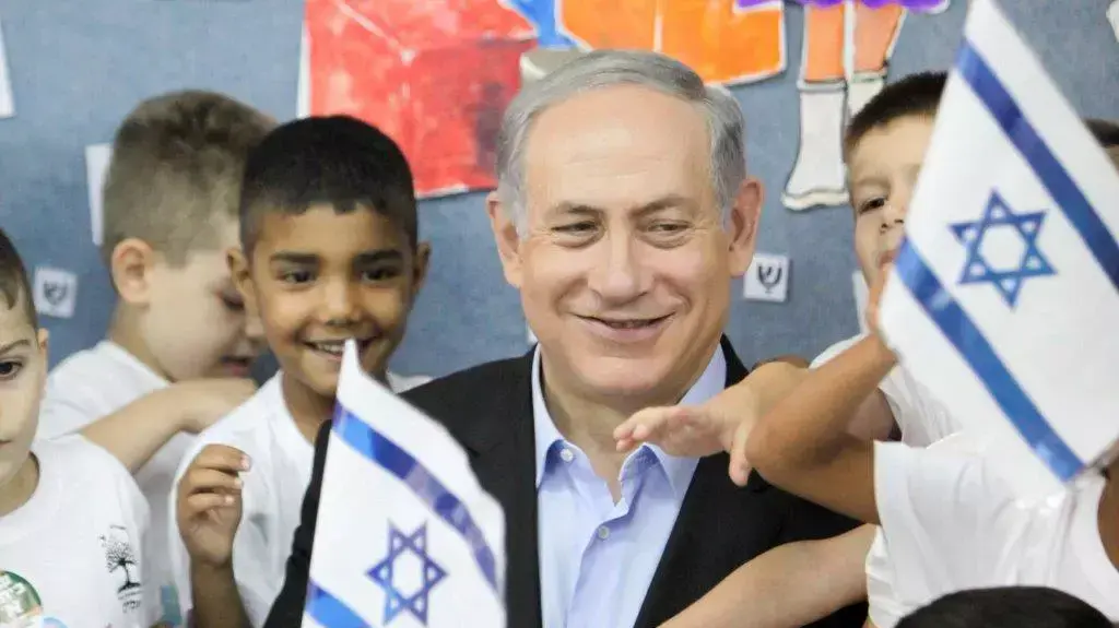 ראש הממשלה, בנימין נתניהו, בפתיחת שנת הלימודים בבית ספר באשדוד. 1 בספטמבר 2015 ראש הממשלה, בנימין נתניהו, בפתיחת שנת הלימודים בבית ספר באשדוד. 1 בספטמבר 2015