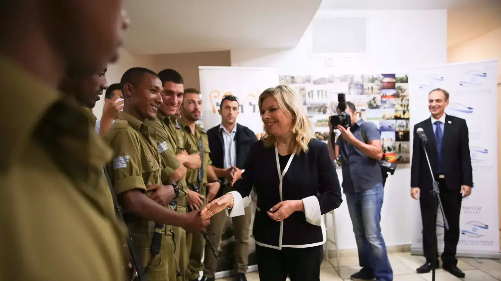שרה נתניהו העניקה תרומה לחיילים בודדים, ספטמבר 2015 שרה נתניהו העניקה תרומה לחיילים בודדים, ספטמבר 2015