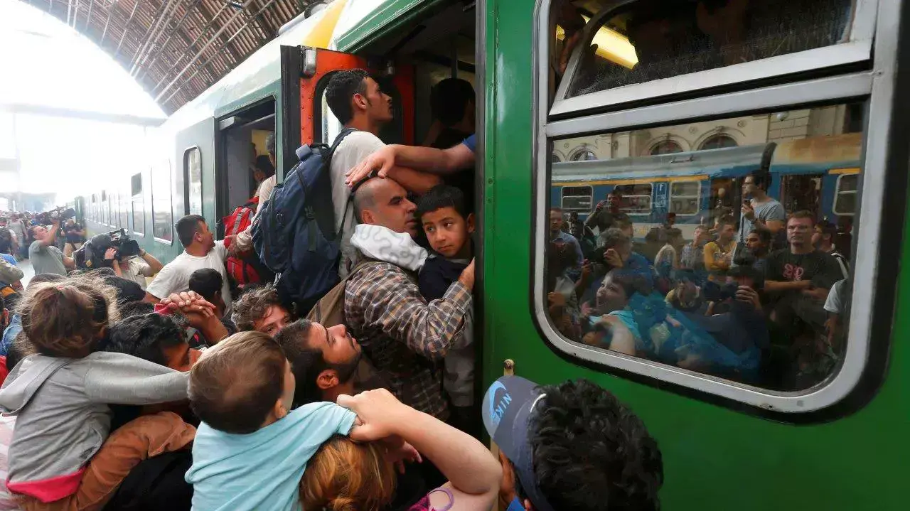 פליטים בתחנת הרכבת בבודפשט, 3 בספטמבר 2015 פליטים בתחנת הרכבת בבודפשט, 3 בספטמבר 2015