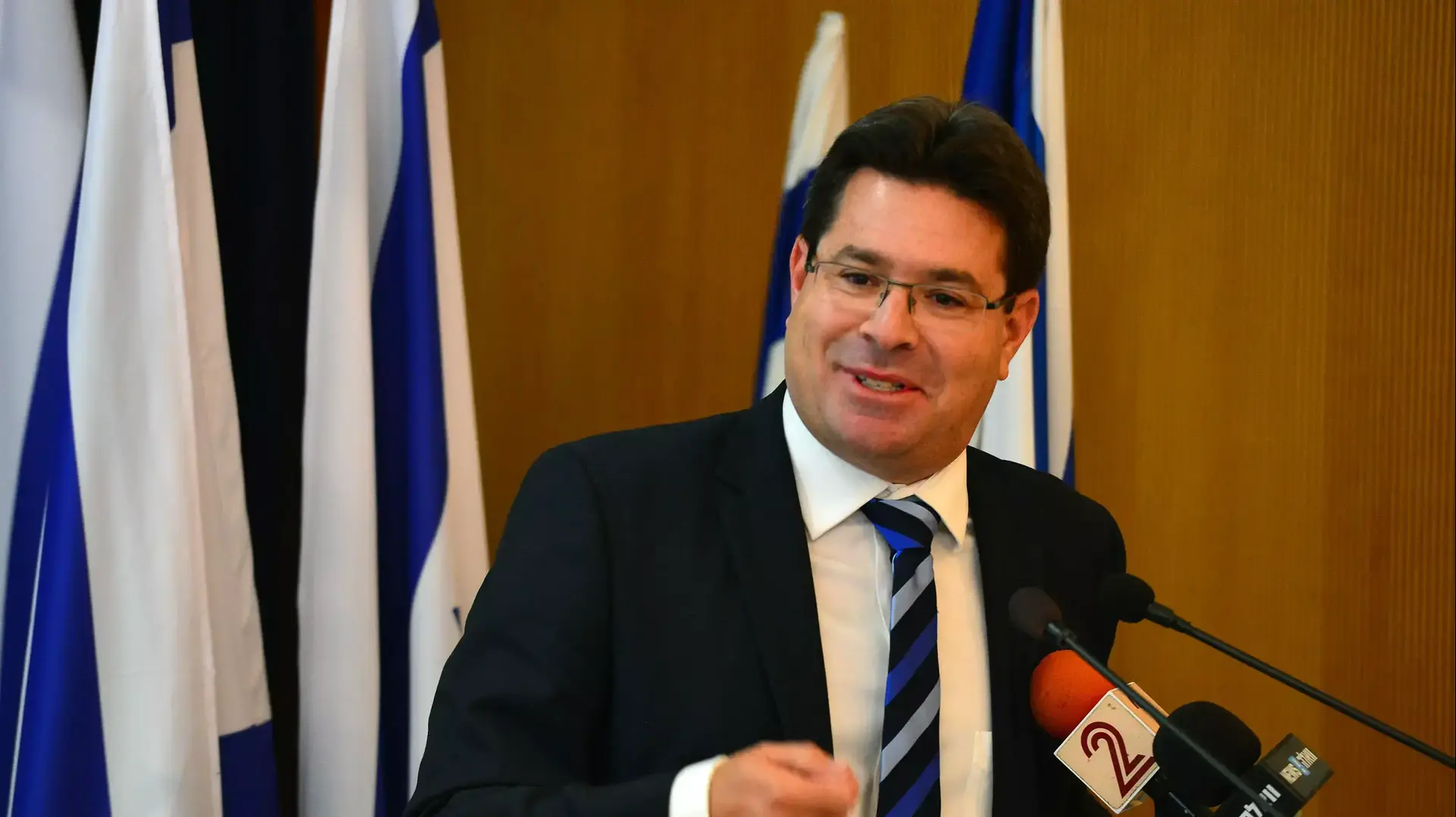 אופיר אקוניס נכנס לתפקיד שר המדע, ספטמבר 2015
