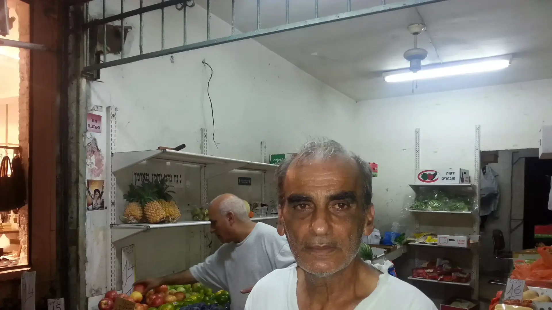 ראובן קצב, בעל עסק הסמוך לעבודות הרכבת הקלה בגוש דן ראובן קצב, בעל עסק הסמוך לעבודות הרכבת הקלה בגוש דן