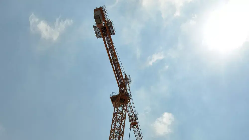 פועל מחוסר הכרה מחולץ מעגורן בגובה 65 מטר בראש העין, ספטמבר 2015 פועל מחוסר הכרה מחולץ מעגורן בגובה 65 מטר בראש העין, ספטמבר 2015