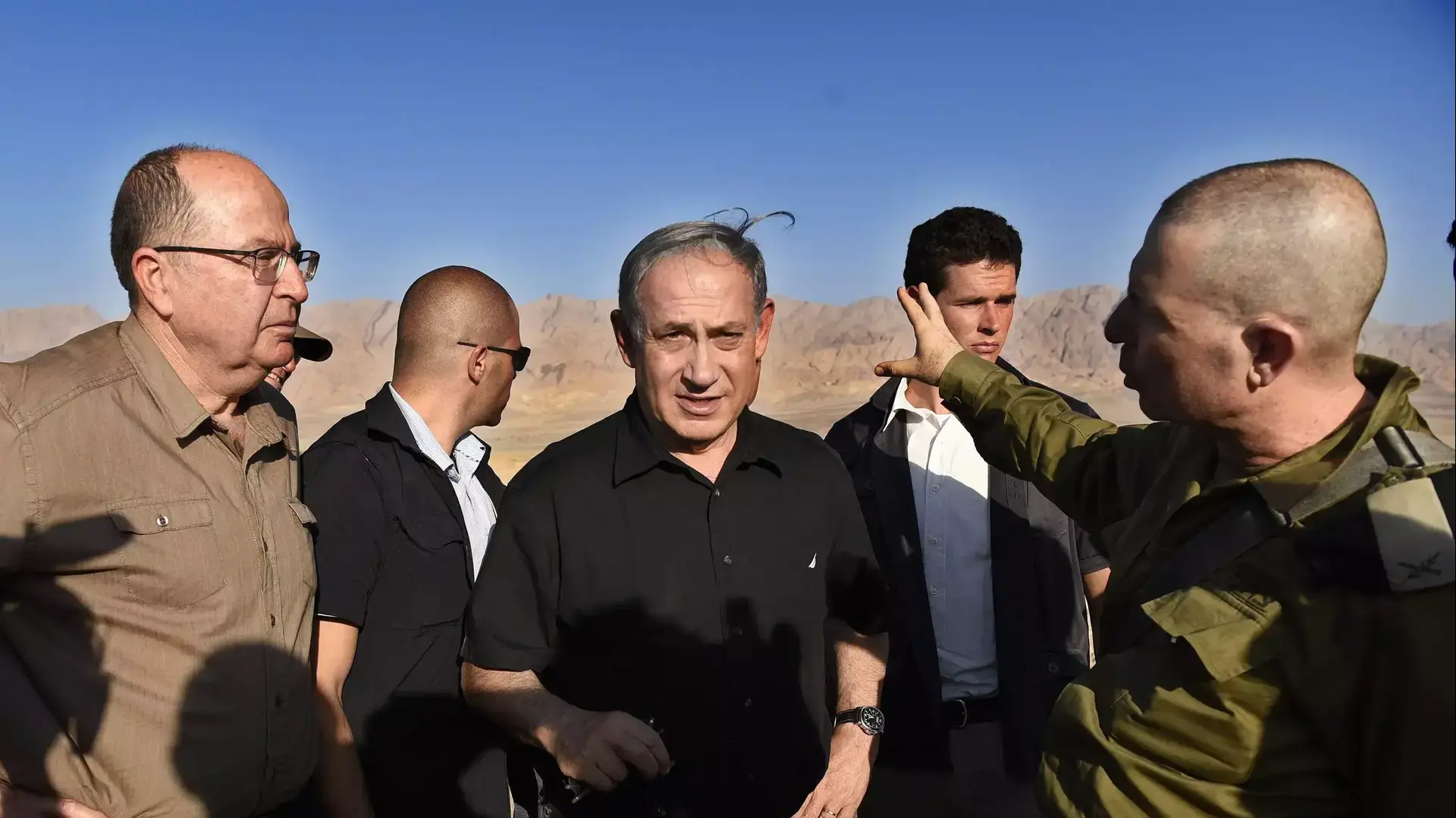 ראש הממשלה בנימין נתניהו בסיור עבודות הקמת הגדר המזרחית, 6 בספטמבר 2015 ראש הממשלה בנימין נתניהו בסיור עבודות הקמת הגדר המזרחית, 6 בספטמבר 2015