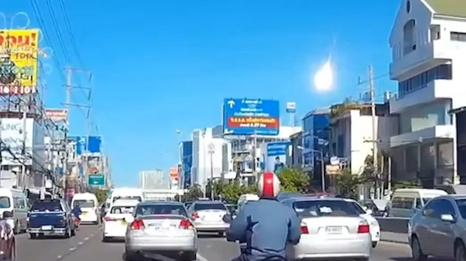 כדור אש בשמיים: מטאוריט תועד חולף בשמי תאילנד