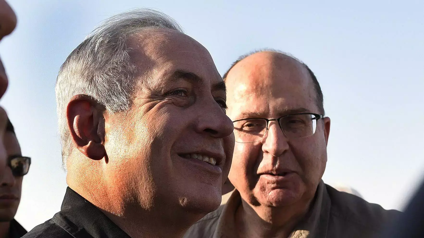 רוה"מ בנימין נתניהו עם השר משה יעלון בסיור מוסק מעל הגבול עם ירדן, ספטמבר 2015 רוה"מ בנימין נתניהו עם השר משה יעלון בסיור מוסק מעל הגבול עם ירדן, ספטמבר 2015
