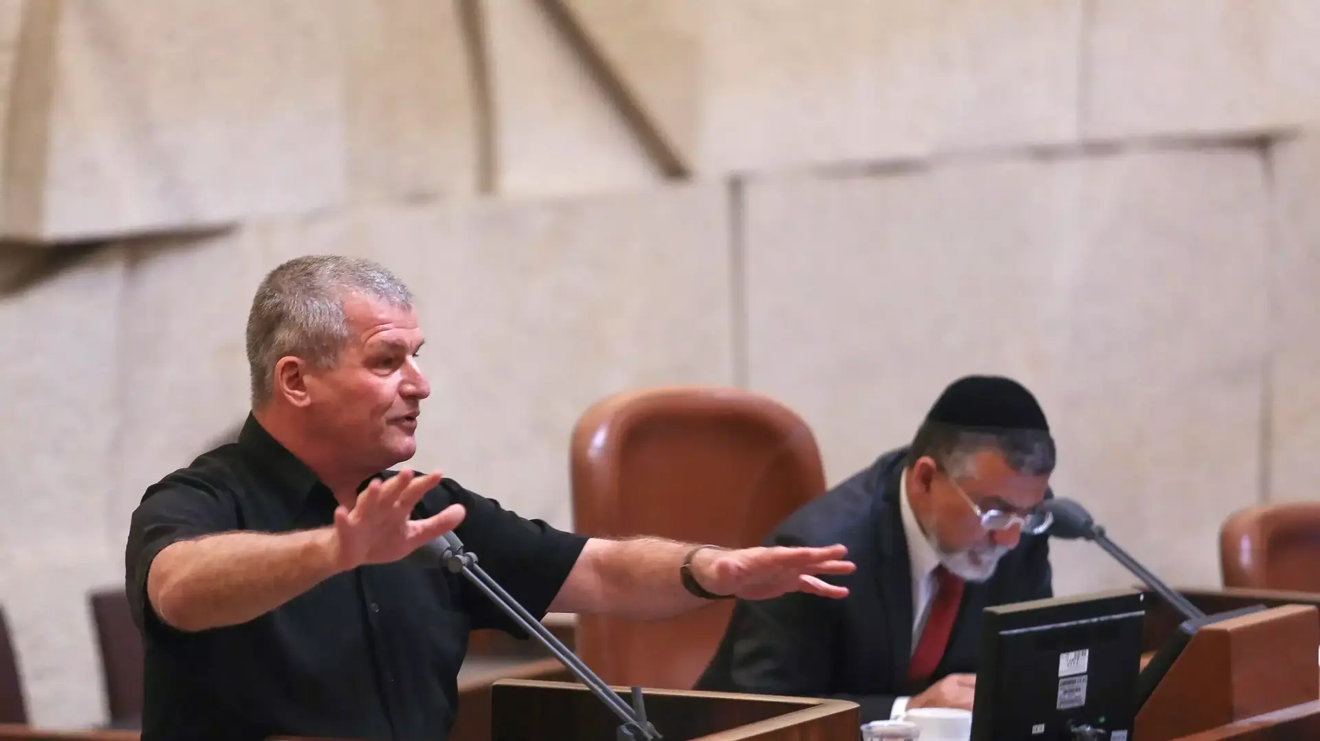 כ"כ מיקי רוזנטל בהצבעה בכנסת על מתווה הגז, ספטמבר 2015 כ"כ מיקי רוזנטל בהצבעה בכנסת על מתווה הגז, ספטמבר 2015