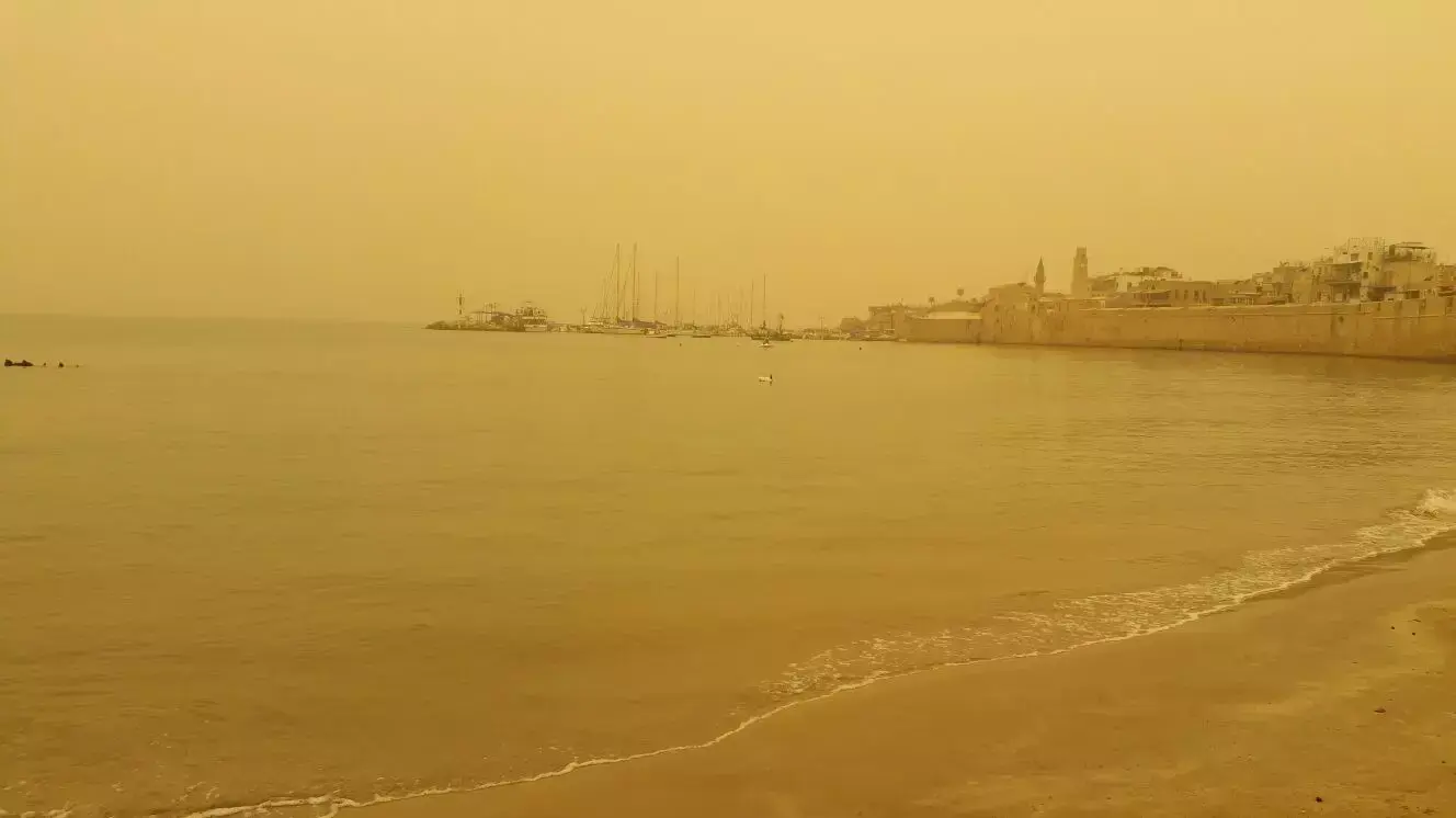 אובך מעל חוף הסוסים, עכו העתיקה. ספטמבר 2015 אובך מעל חוף הסוסים, עכו העתיקה. ספטמבר 2015