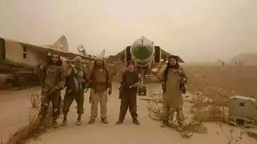 מורדים סורים בשדה התעופה באידליב מורדים סורים בשדה התעופה באידליב