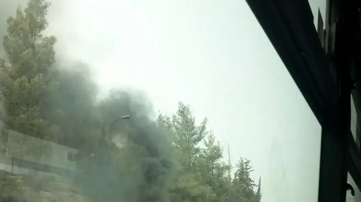 שריפת משאית בכביש 1 ליד מוצא 10 ספטמבר 2015 שריפת משאית בכביש 1 ליד מוצא 10 ספטמבר 2015