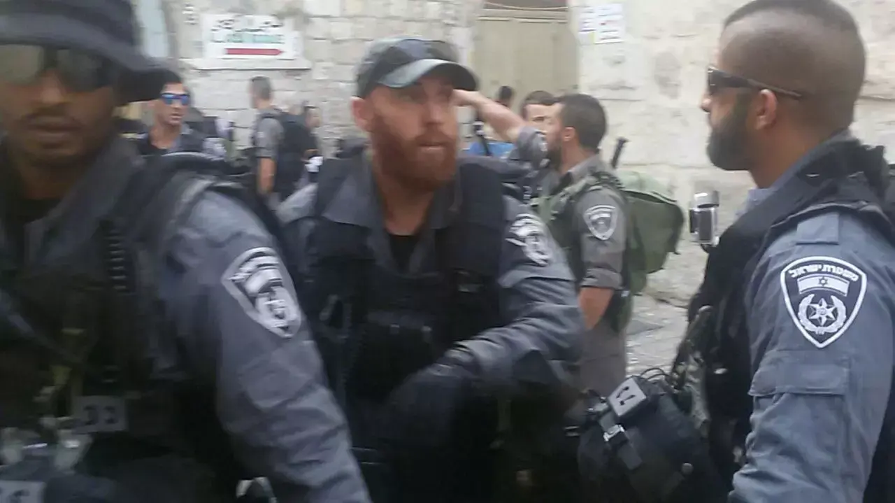 מהומות בהר הבית לאחר מניעת כניסת תלמידי בית ספר יסודי למתחם מהומות בהר הבית לאחר מניעת כניסת תלמידי בית ספר יסודי למתחם