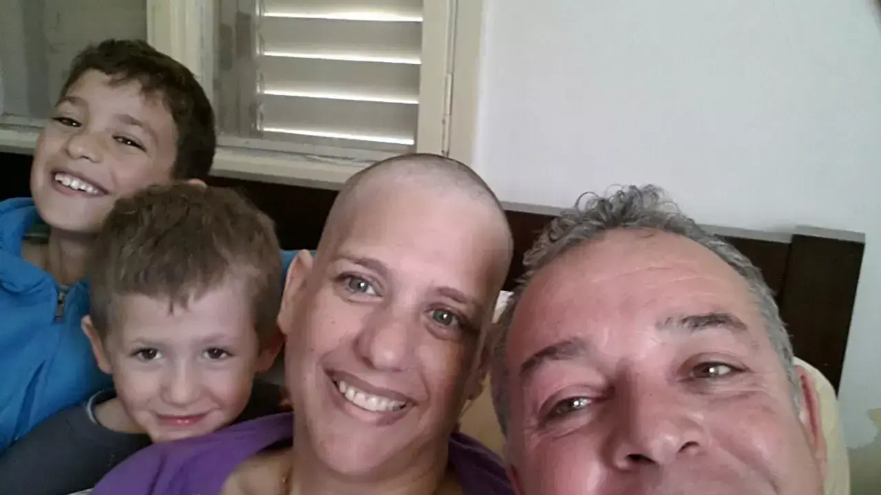 גדי שבתאי עם ימית קרנט ושני בניה גדי שבתאי עם ימית קרנט ושני בניה