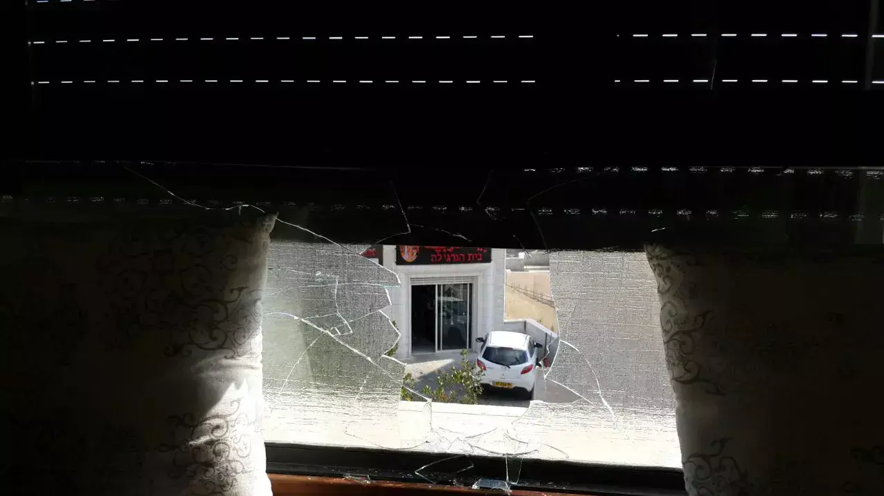 אבנים יודו לעבר בתים ברחוב מאיר נקר בשכונת בארמון הנציב בירושלים אבנים יודו לעבר בתים ברחוב מאיר נקר בשכונת בארמון הנציב בירושלים