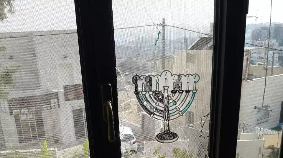 אבנים יודו לעבר בתים ברחוב מאיר נקר בשכונת בארמון הנציב בירושלים אבנים יודו לעבר בתים ברחוב מאיר נקר בשכונת בארמון הנציב בירושלים
