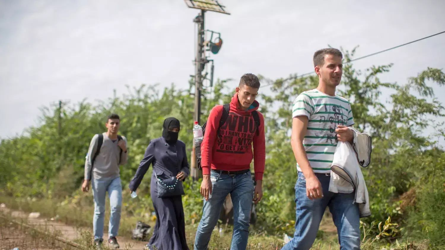 פליטים בסרביה, ליד הגבול עם הונגריה פליטים בסרביה, ליד הגבול עם הונגריה