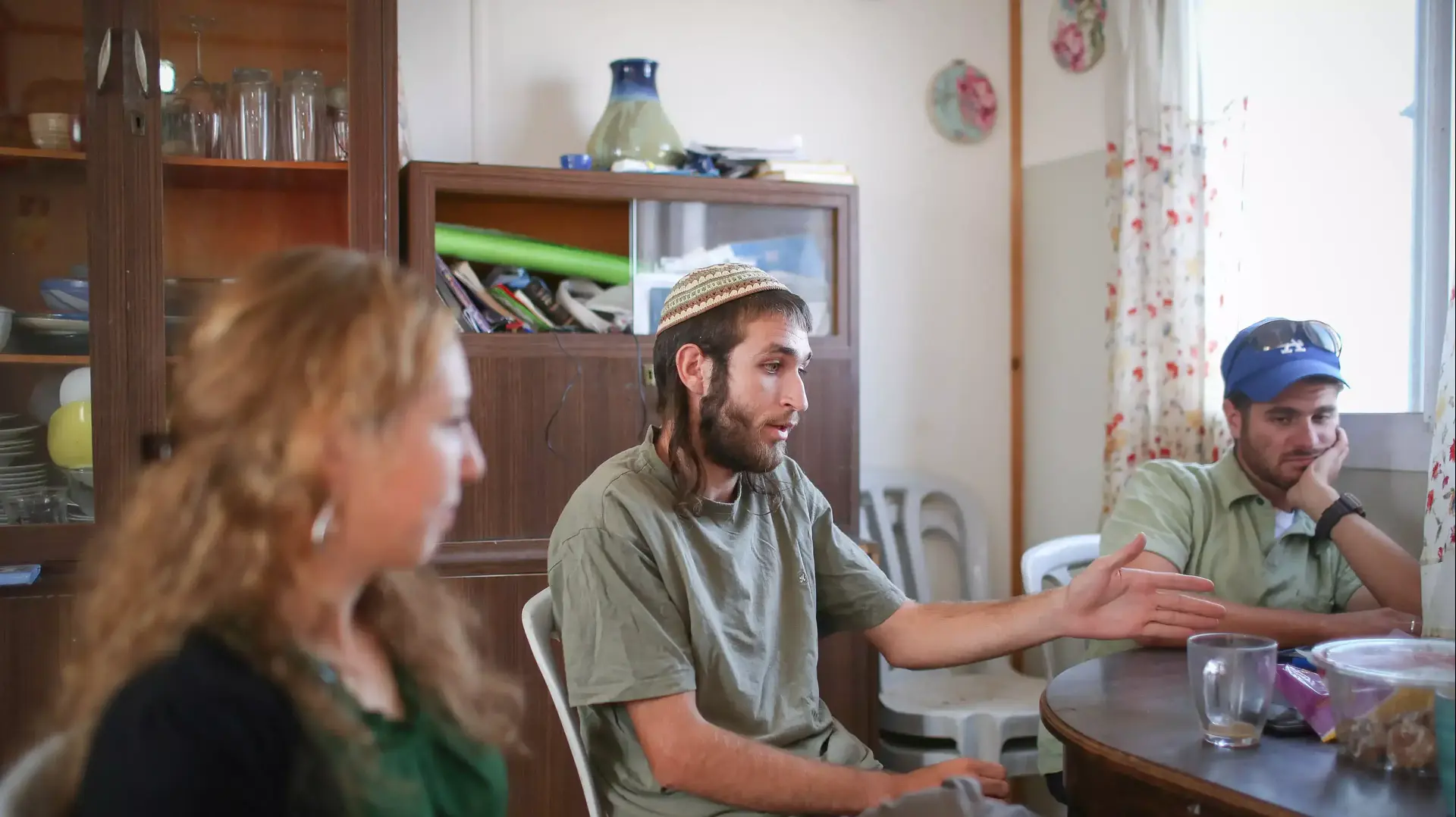רפאל מוריס ממאחז אחיהו אהרון קצוף ומעטי בלומברג ממאחז אש קודש, ספטמבר 2015