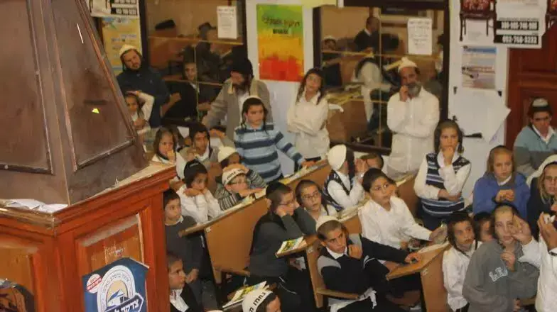 תפילות בקבר רבי נחמן באומן לשלומו של הנעדר אמיר אוחנה, 17 בספטמבר 2015