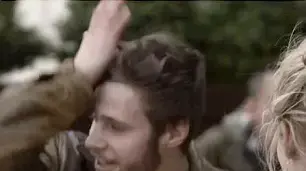 בחור הופנט לסטור לעצמו בכל פעם שהוא מסתכל על אישה אחרת בחור הופנט לסטור לעצמו בכל פעם שהוא מסתכל על אישה אחרת