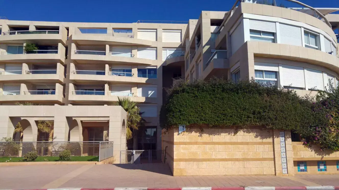 ביתו של השופט מישאל חשין בהרצליה, 19 בספטמבר 2015 ביתו של השופט מישאל חשין בהרצליה, 19 בספטמבר 2015