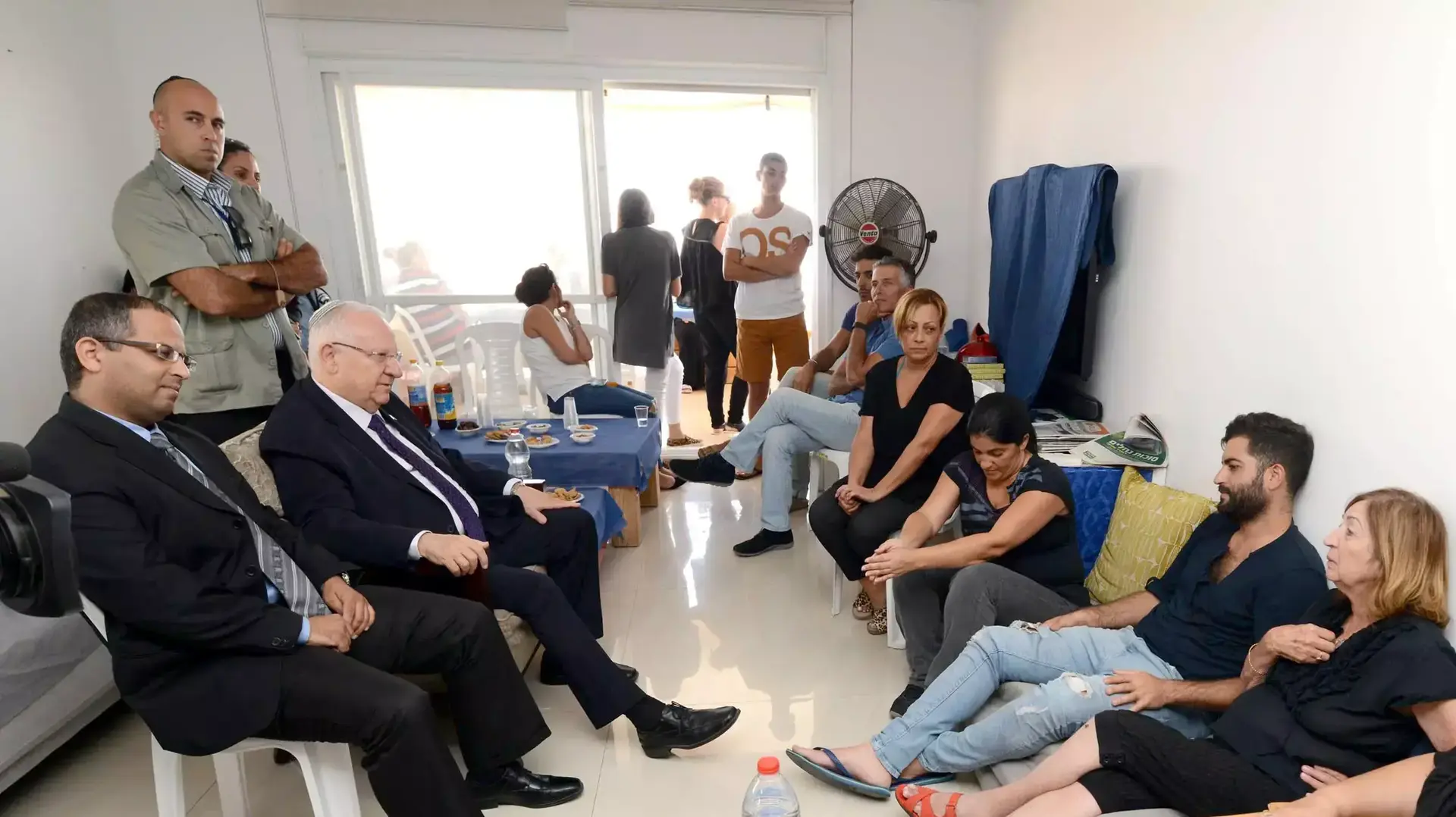 נשיא המדינה בביקור תנחומים בבית משפחתו של אלכסנדר לבלוביץ', 20 בספטמבר 2015 נשיא המדינה בביקור תנחומים בבית משפחתו של אלכסנדר לבלוביץ', 20 בספטמבר 2015