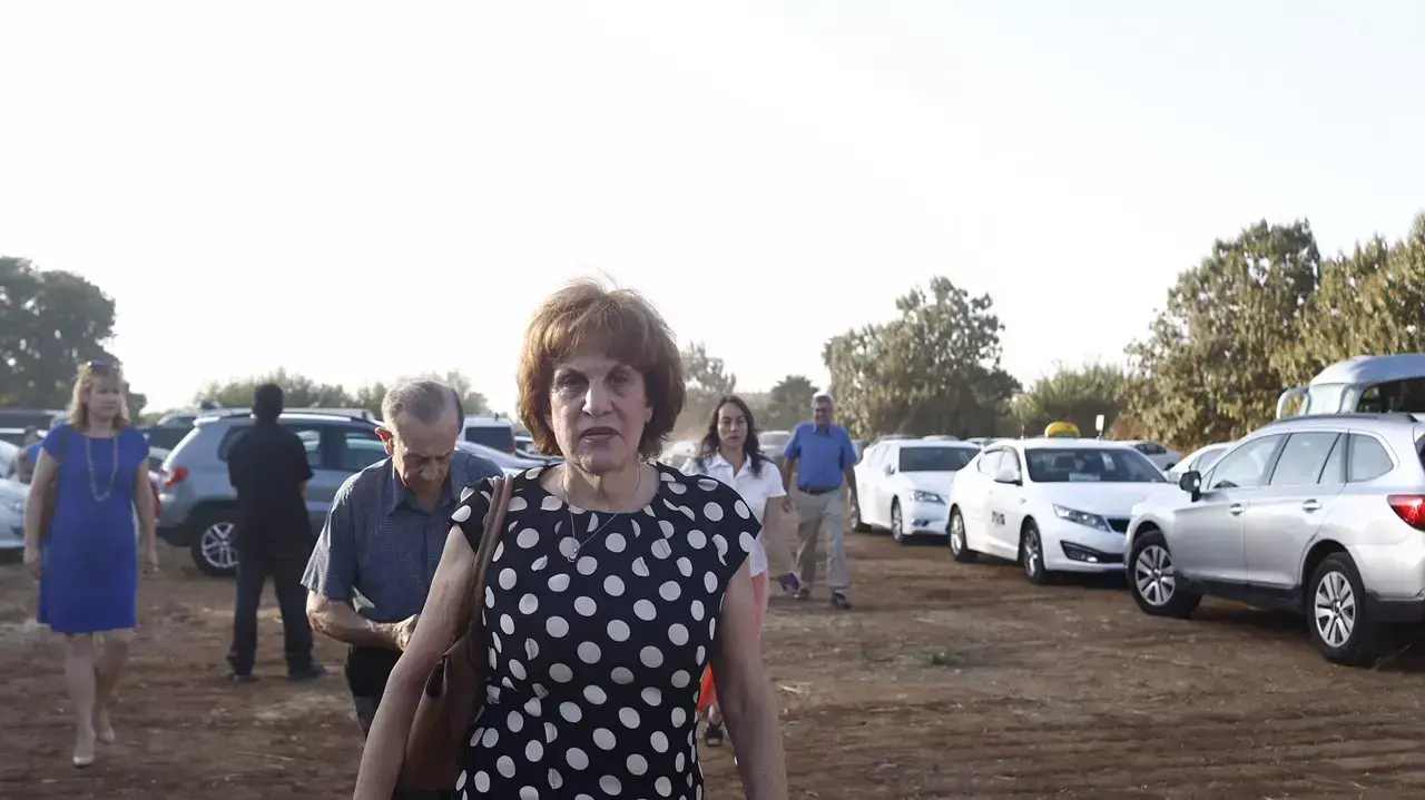 גליה מאור, הלווית השופט מישאל חשין, בית העלמין קיבוץ גבעת השלושה, 20 בספטמבר 2015 גליה מאור, הלווית השופט מישאל חשין, בית העלמין קיבוץ גבעת השלושה, 20 בספטמבר 2015