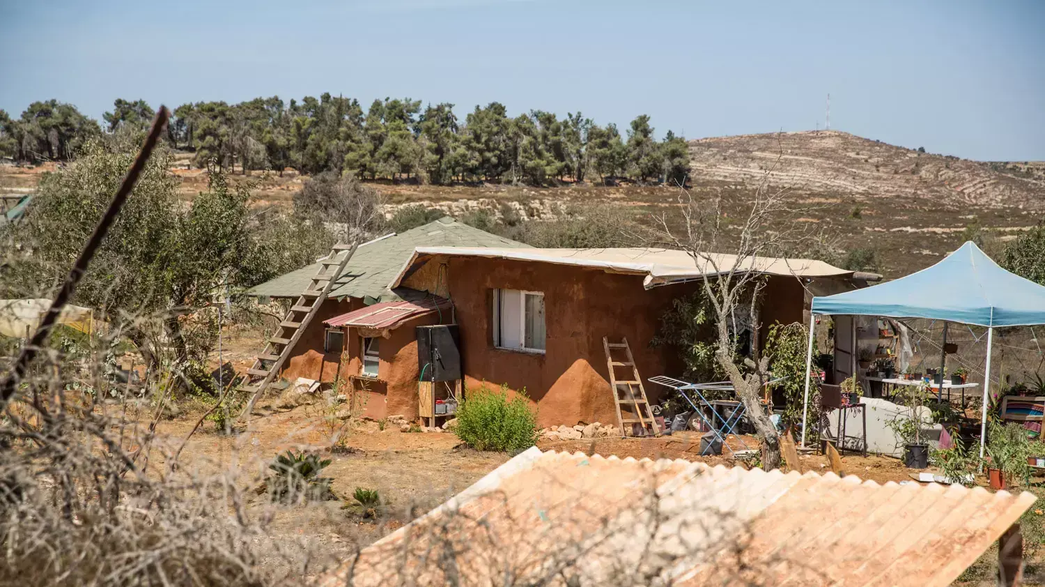 השתלטות על מבנים של פלסטינים, סמוך לגבעת זאב, ספטמבר 2015 השתלטות על מבנים של פלסטינים, סמוך לגבעת זאב, ספטמבר 2015