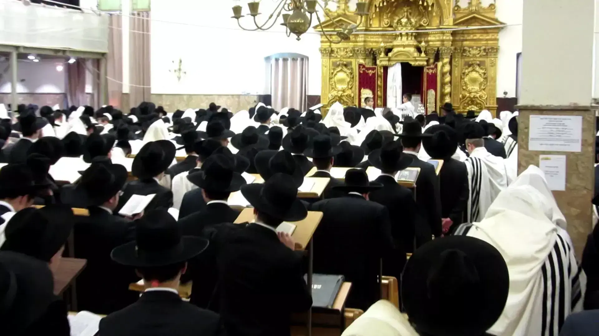 התפילה המרגשת: מאות תלמידי הישיבה היוקרתית בעולם מתפללים "כל נדרי"