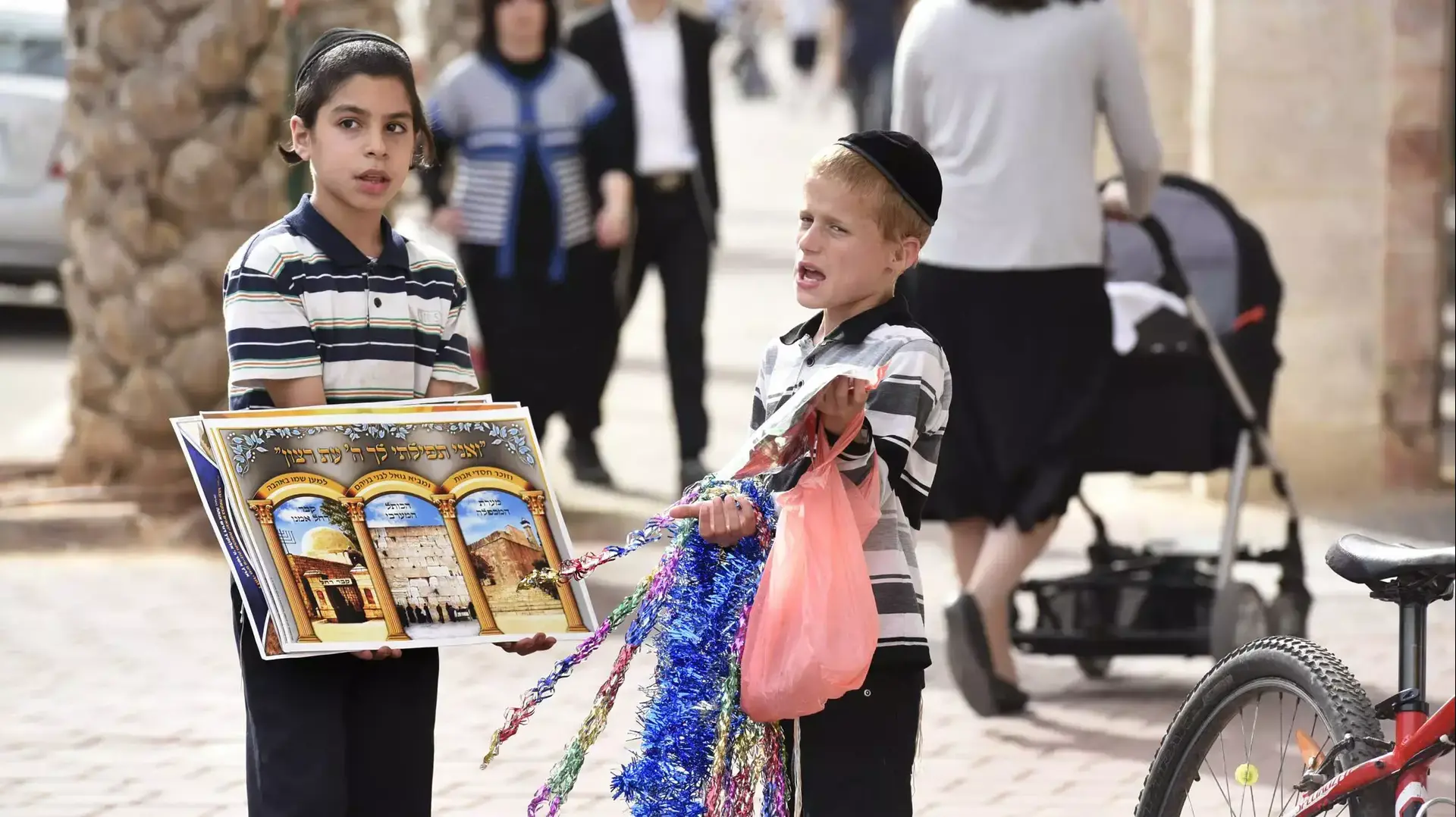 הכנות לקראת חג הסוכות בבני ברק. ספטמבר 2015