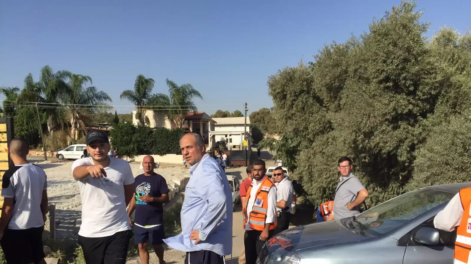נושא: שני ילדים בני 3 ו-5 נפצעו אנוש לאחר שנשכחו ברכב במושב זנוח בסמוך לבית שמש. 25 בספטמבר 2015