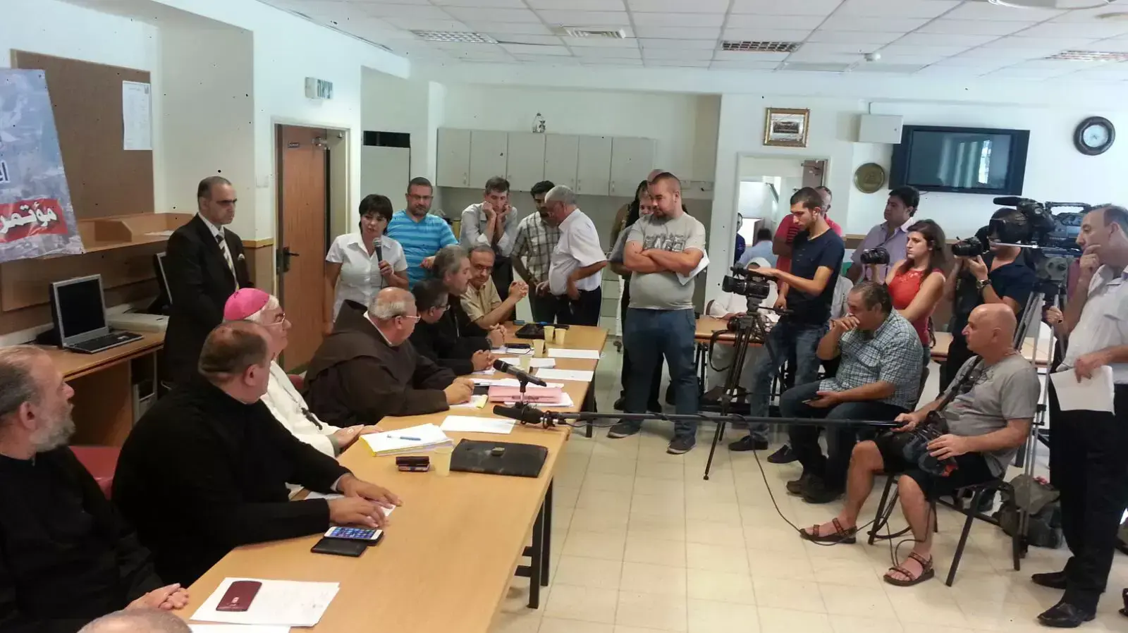 מסיבת עיתונאים על הסכם סיום השביתה בחינוך הנוצרי בנצרת 27 בספטמבר 2015 מסיבת עיתונאים על הסכם סיום השביתה בחינוך הנוצרי בנצרת 27 בספטמבר 2015