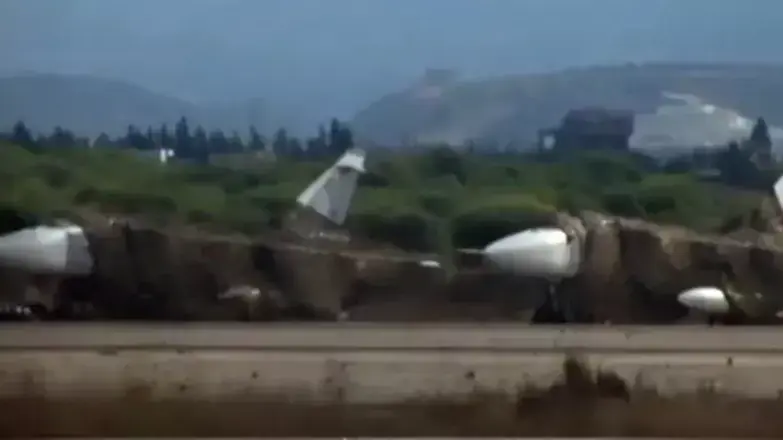 מטוסי קרב רוסיים בבסיס חיל האוויר בלטקיה, מערב סוריה, ספטמבר 2015