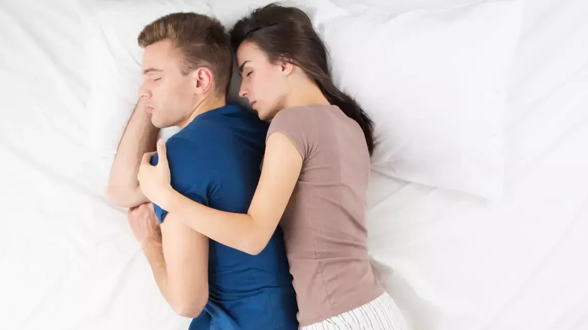 תנוחות שינה של זוגות תנוחות שינה של זוגות