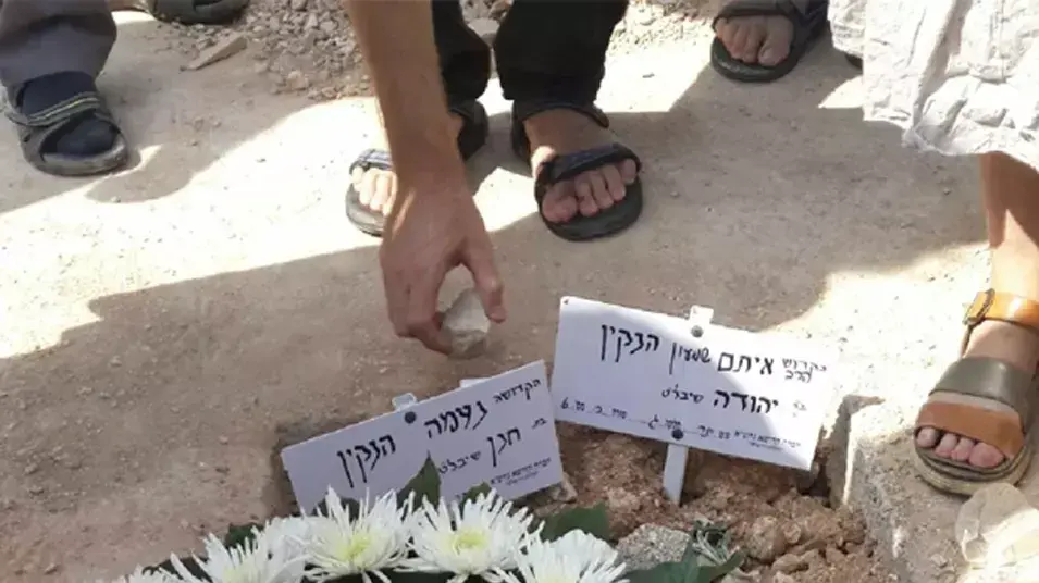 קברם של איתם ונעמה הנקין, שנרצחו בפיגוע בשומרון, בהר המנוחות בירושלים