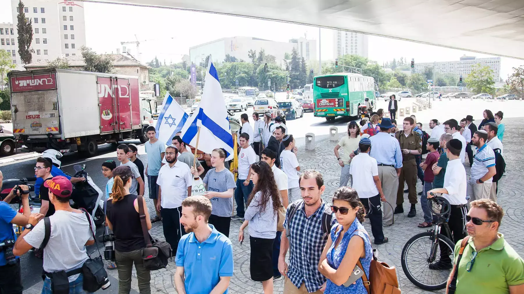 עצרת מחאה בגשר המיתרים בירושלים על רצח נעמה ואיתם הנקין בפיגוע ירי בשומרון 2 באוקטובר 2015 עצרת מחאה בגשר המיתרים בירושלים על רצח נעמה ואיתם הנקין בפיגוע ירי בשומרון 2 באוקטובר 2015