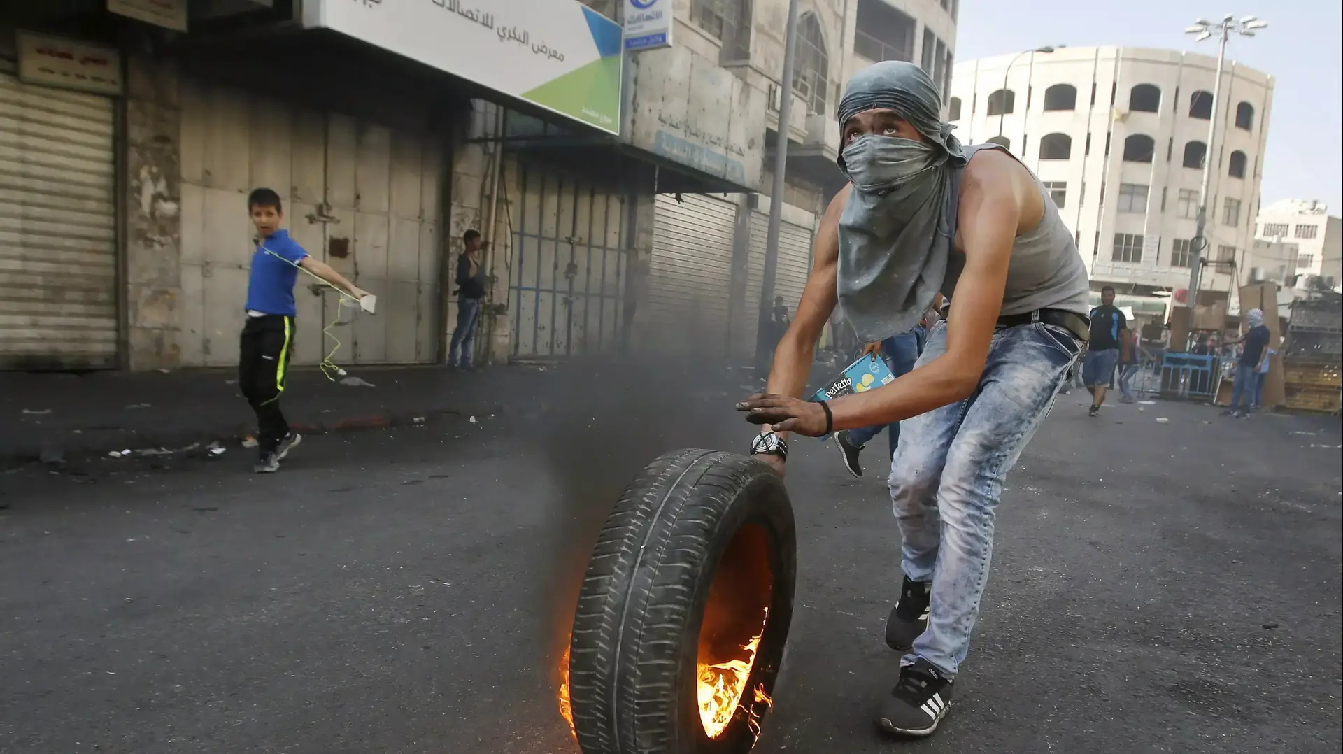 עימותים בין פלסטינים לכוחות הביטחון ליד חברון, 5 באוקטובר 2015 עימותים בין פלסטינים לכוחות הביטחון ליד חברון, 5 באוקטובר 2015