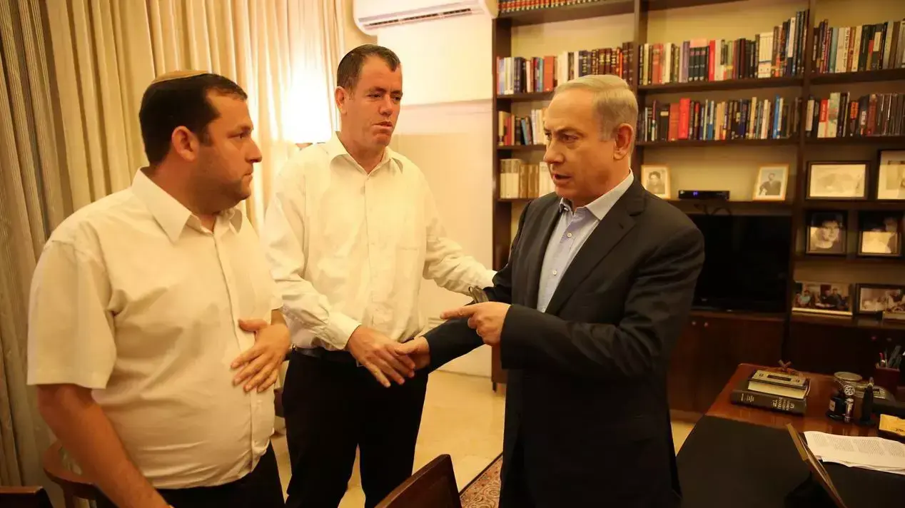 ראש הממשלה בנימין נתניהו בפגישה עם יו"ר מועצה אזורית יהודה ושומרון יוסי דגן, 5 באוקטובר 2015. ראש הממשלה בנימין נתניהו בפגישה עם יו"ר מועצה אזורית יהודה ושומרון יוסי דגן, 5 באוקטובר 2015.