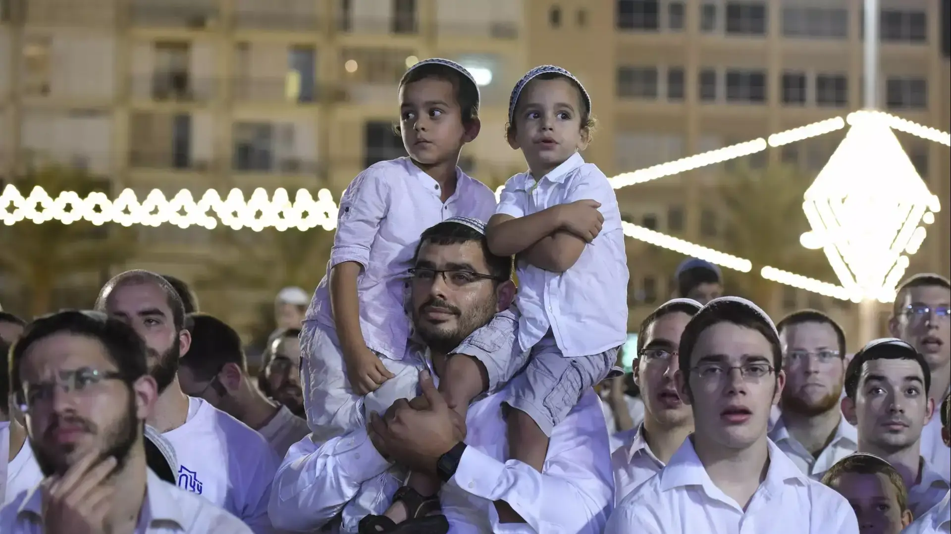 הקפות שמחת תורה בכיכר רבין, 5 באוקטובר 2015 הקפות שמחת תורה בכיכר רבין, 5 באוקטובר 2015