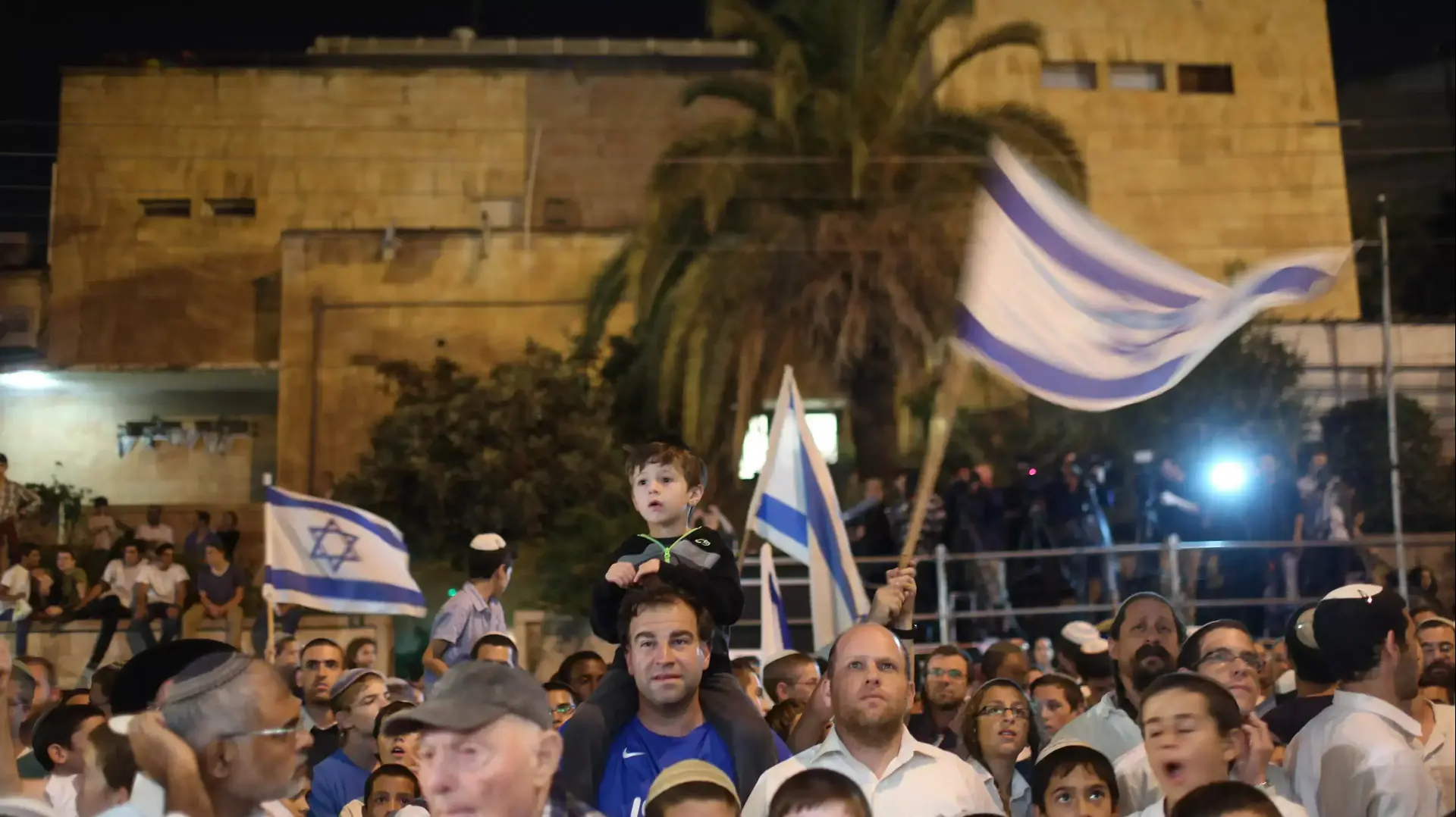 נושא: הפגנה נגד מדיניות הממשלה בנוגע לטרור מול בית ראש הממשלה בירושלים. 5 באוקטובר 2015. נושא: הפגנה נגד מדיניות הממשלה בנוגע לטרור מול בית ראש הממשלה בירושלים. 5 באוקטובר 2015.