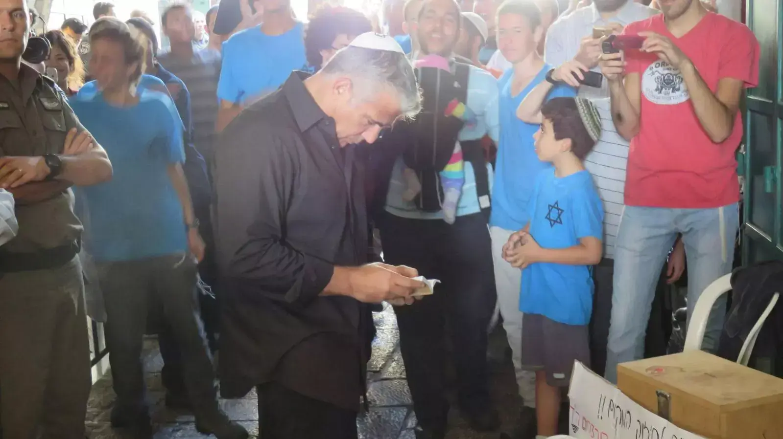 יו"ר יש עתיד, ח"כ יאיר לפיד בסיור בעיר העתיקה. ירושלים, אוקטובר 2015 יו"ר יש עתיד, ח"כ יאיר לפיד בסיור בעיר העתיקה. ירושלים, אוקטובר 2015