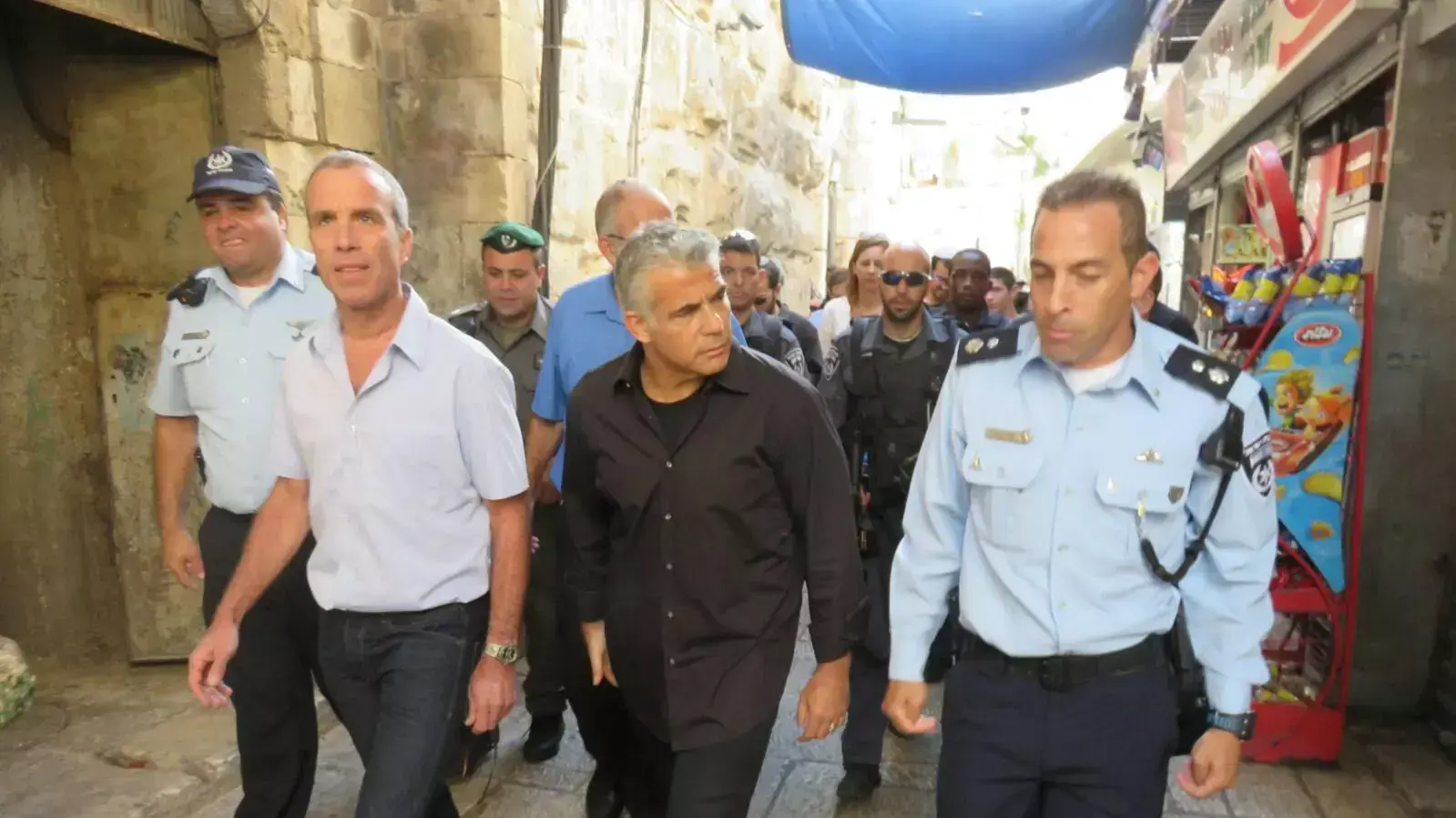 יו"ר יש עתיד, ח"כ יאיר לפיד בסיור בעיר העתיקה. ירושלים, אוקטובר 2015 יו"ר יש עתיד, ח"כ יאיר לפיד בסיור בעיר העתיקה. ירושלים, אוקטובר 2015