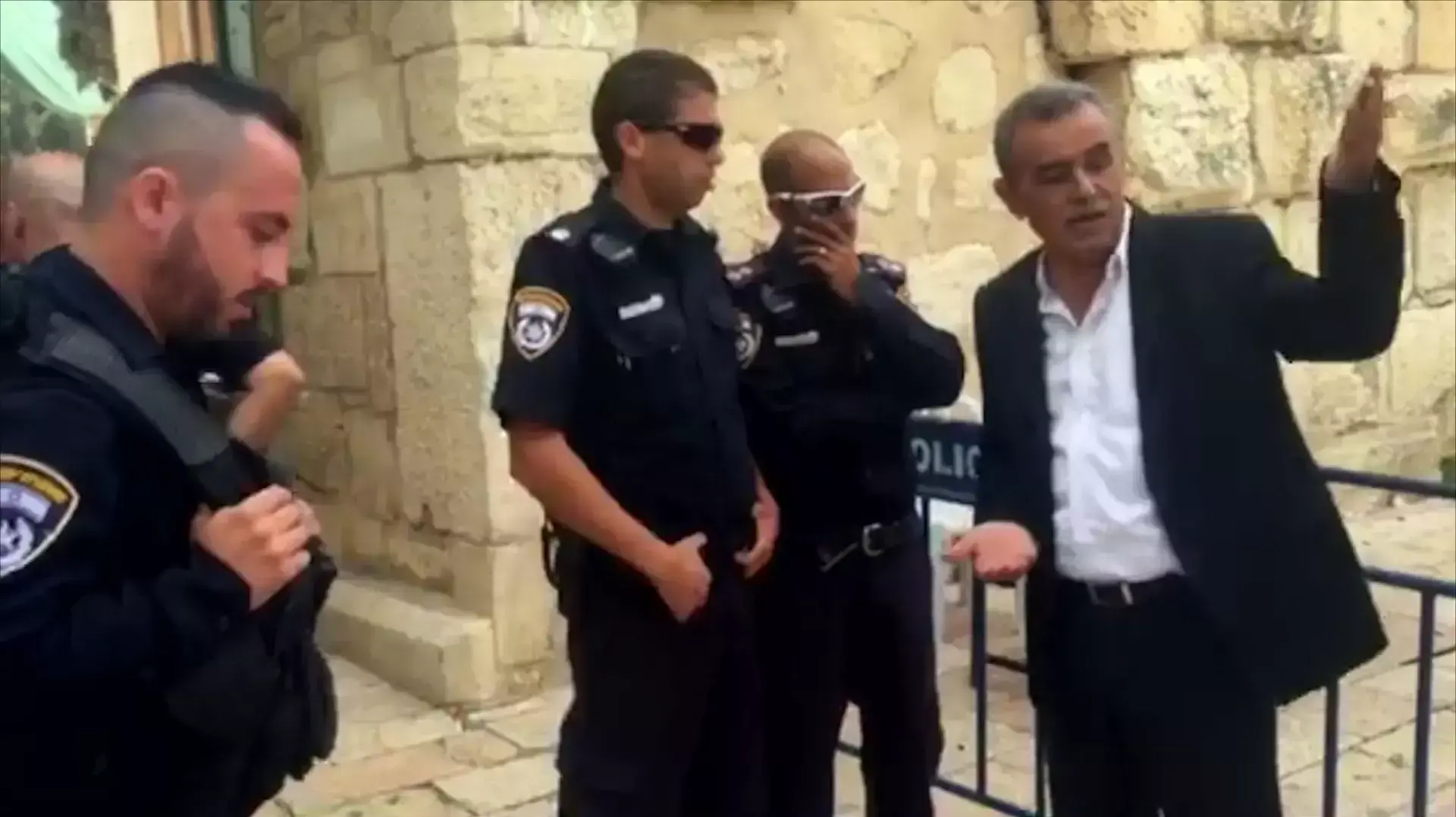 ח"כ זחאלקה ניסה להיכנס להר הבית ונבלם: "נתניהו הוא לא סמכות"