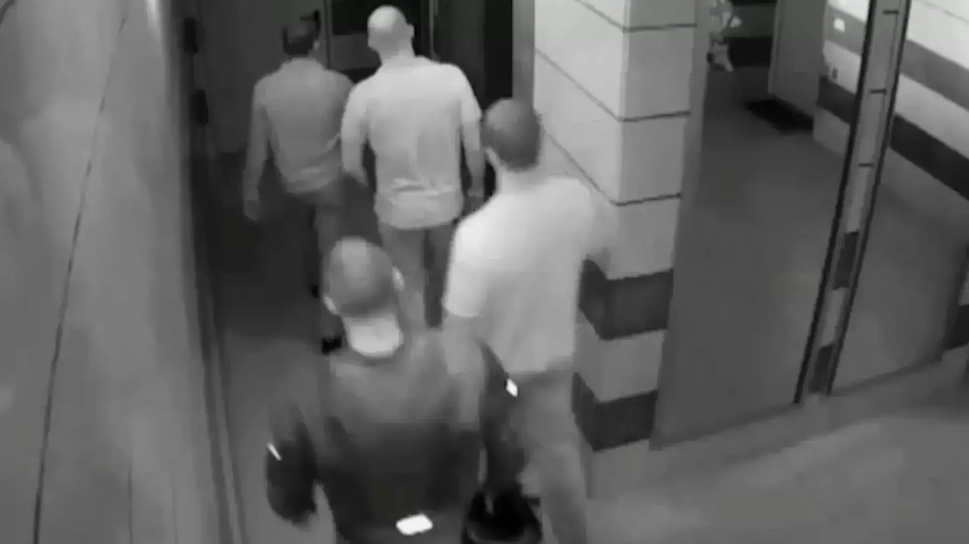 עמיר מולנר ואנשיו מתועדים במצלמת האבטחה בבניין בארנון 13