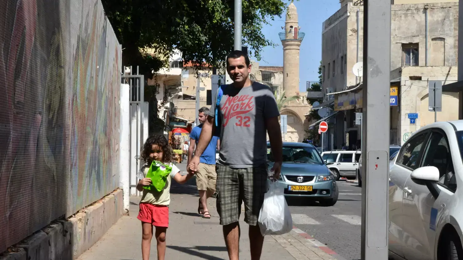 יהונתן ובתו עופרי, יפו. אוקטובר 2015 יהונתן ובתו עופרי, יפו. אוקטובר 2015