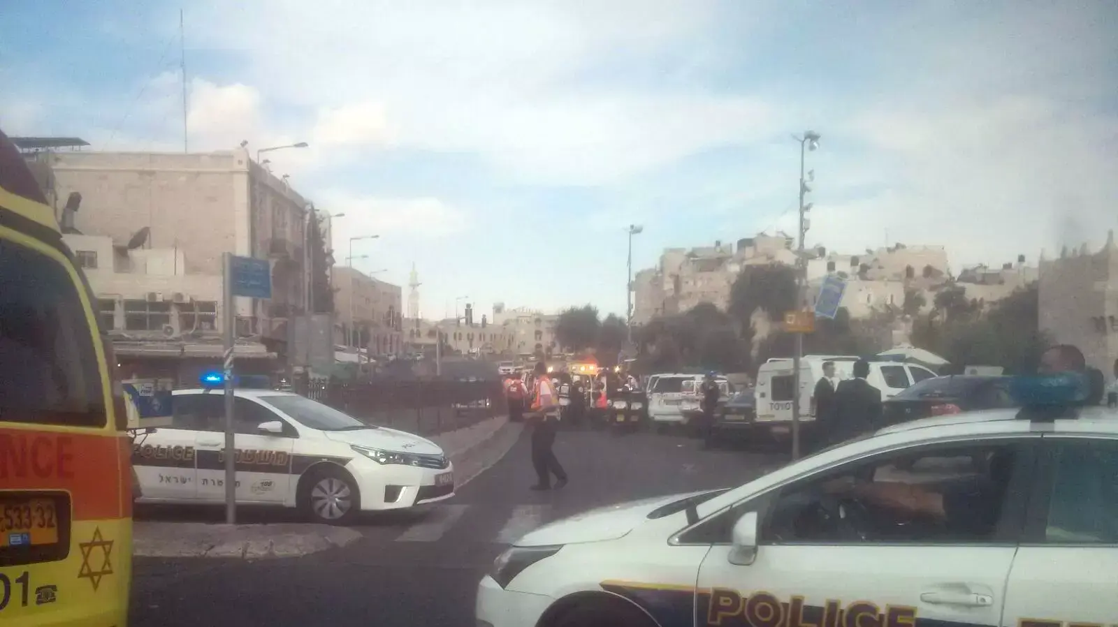 פיגוע דקירה נגד שלושה שוטרים בשער שכם בירושלים, 10 באוקטובר 2015 פיגוע דקירה נגד שלושה שוטרים בשער שכם בירושלים, 10 באוקטובר 2015