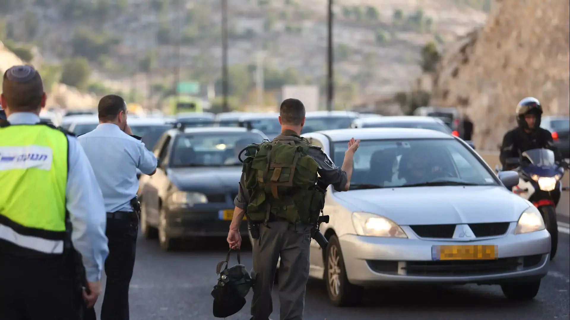 פיצוץ מכונית תופת בין מחסום א-זעים למעלה אדומים, אוקטובר 2015 פיצוץ מכונית תופת בין מחסום א-זעים למעלה אדומים, אוקטובר 2015