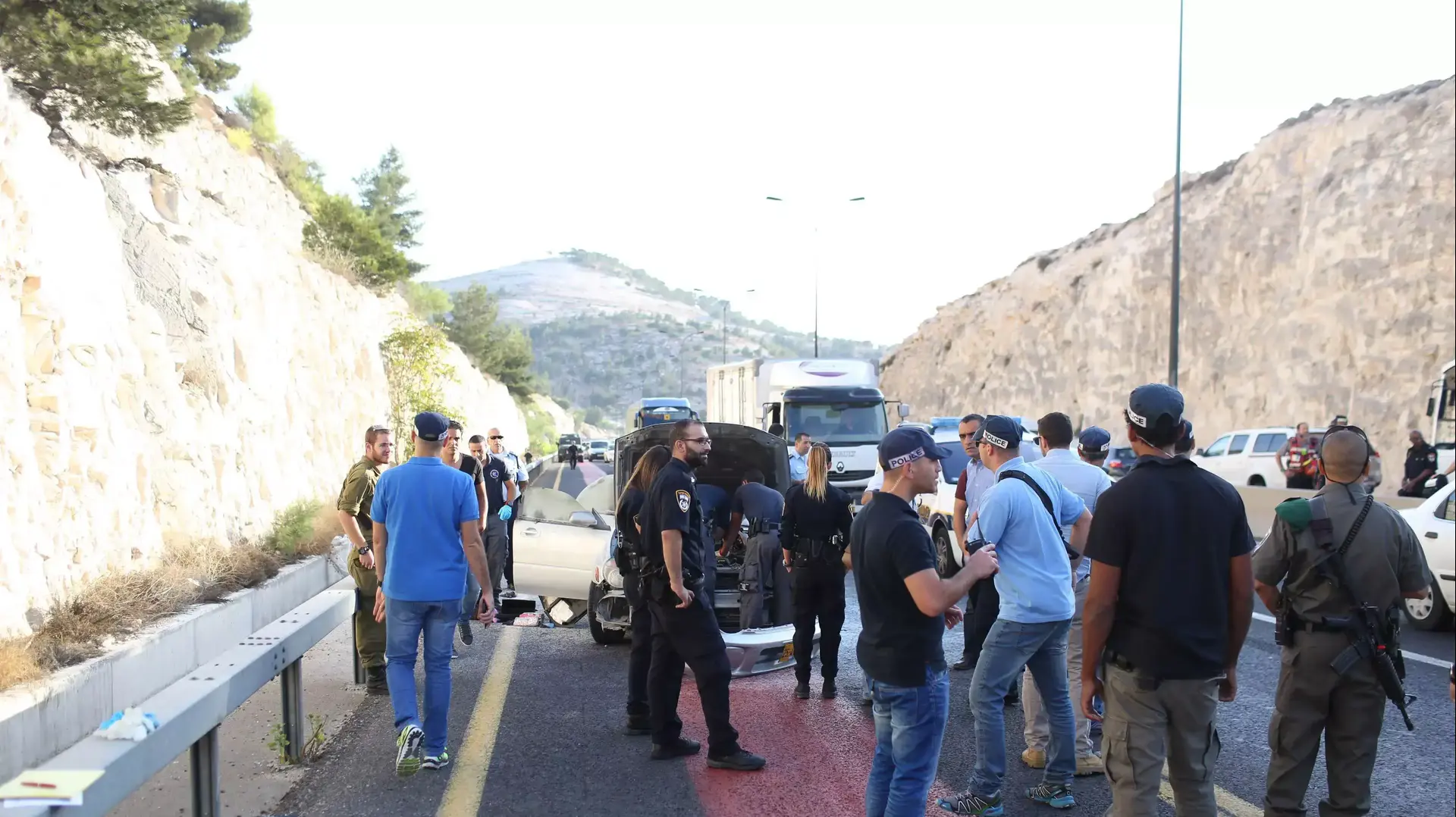 פיצוץ מכונית תופת בין מחסום א-זעים למעלה אדומים, אוקטובר 2015 פיצוץ מכונית תופת בין מחסום א-זעים למעלה אדומים, אוקטובר 2015