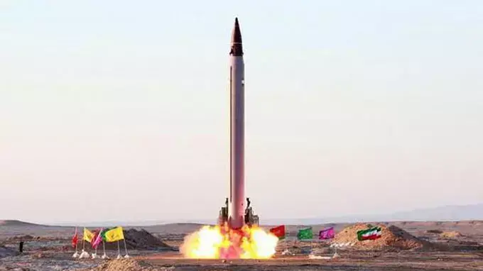 הטיל הבליסטי החדש, הנקרא "עימאד", ששיגרה איראן במסגרת ניסוי, אוקטובר 2015 הטיל הבליסטי החדש, הנקרא "עימאד", ששיגרה איראן במסגרת ניסוי, אוקטובר 2015