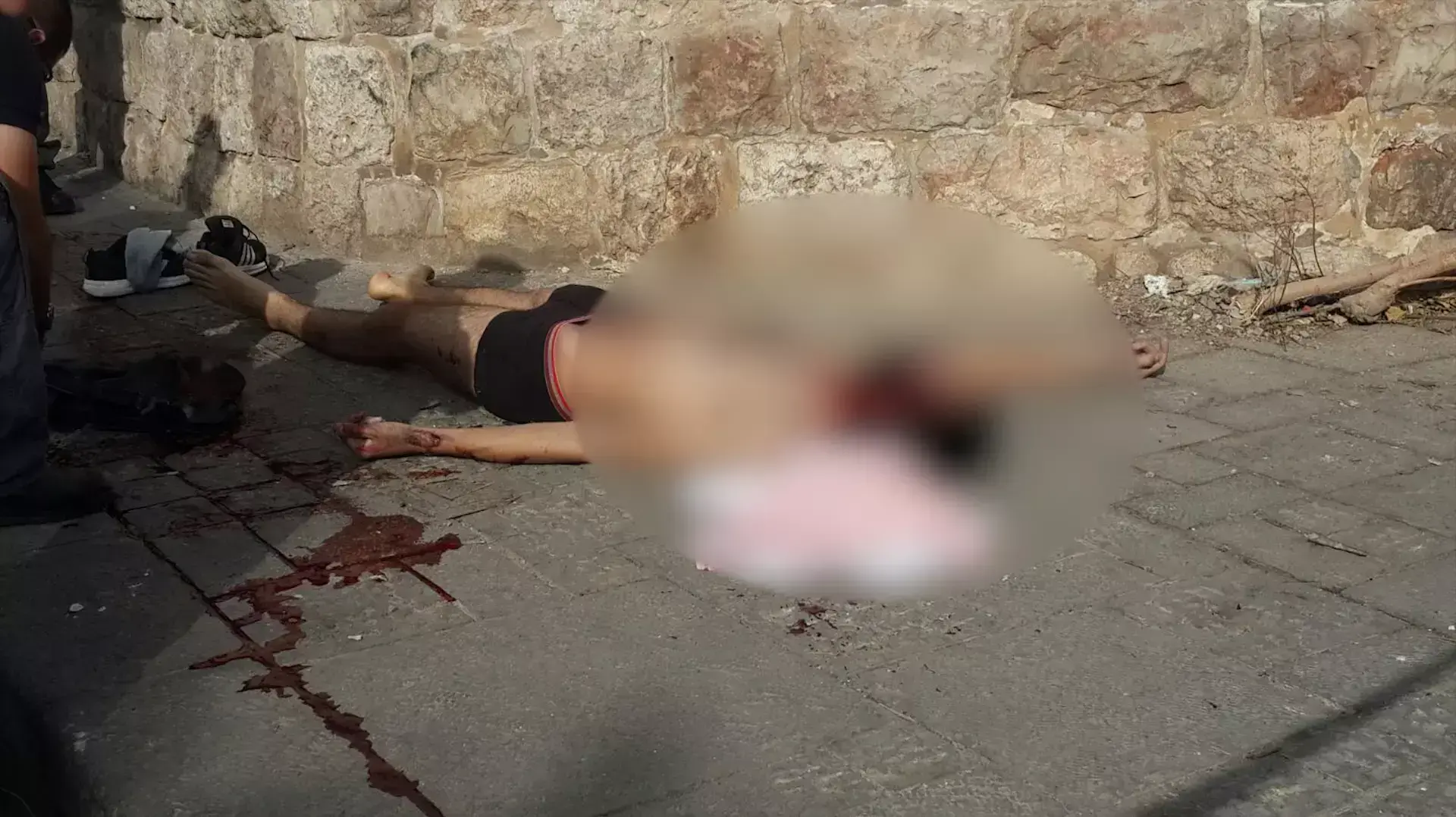 שיחת טלפון עם השר גלעד ארדן - משדר בוקר בעקבות הפיגוע בגן שמואל
