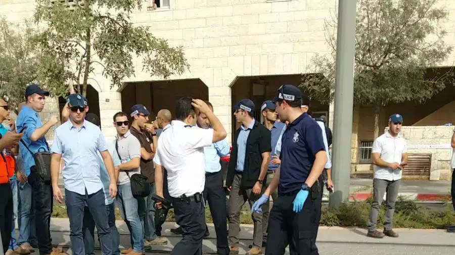 פיגוע דקירה באוטובוס בפסגת זאב, 12 באוקטובר 2015 פיגוע דקירה באוטובוס בפסגת זאב, 12 באוקטובר 2015